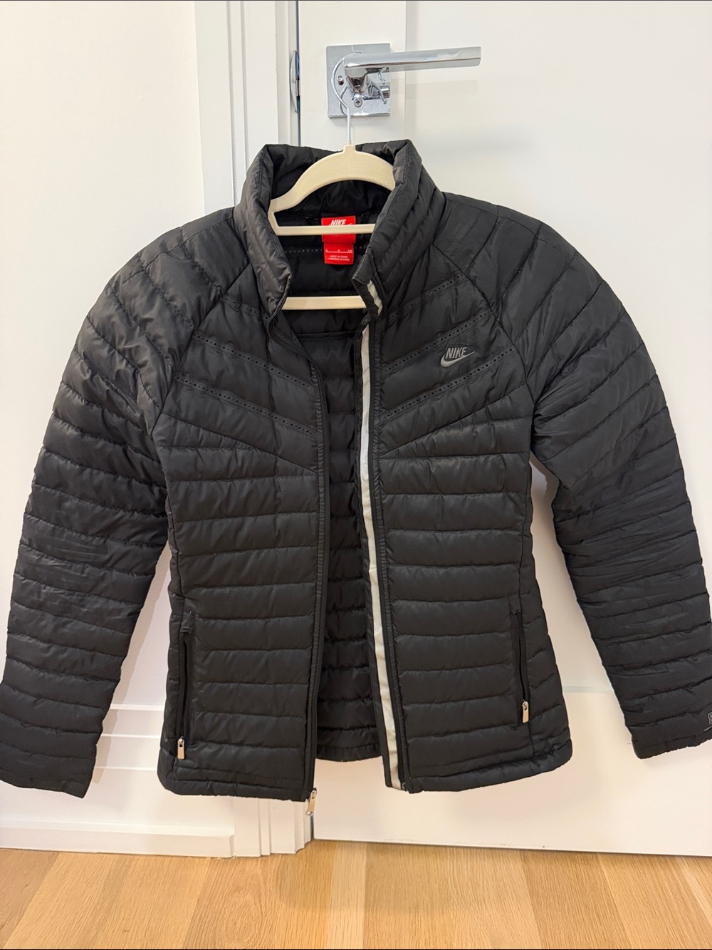 Nike Women's Black Aeroloft 800 down quilted Jacket